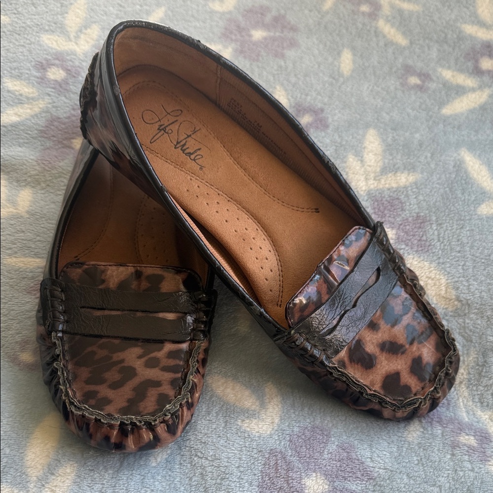 Life Stride Leopard Pattern Flats
